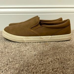 Place kids dress shoes size 6